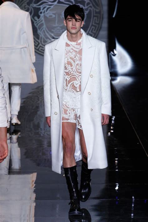 Versace Fall 2013 Menswear Fashion Show 